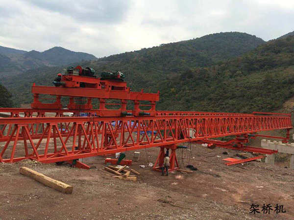 湖北神農(nóng)架架橋機廠家自運行狀態(tài)下操作規(guī)范